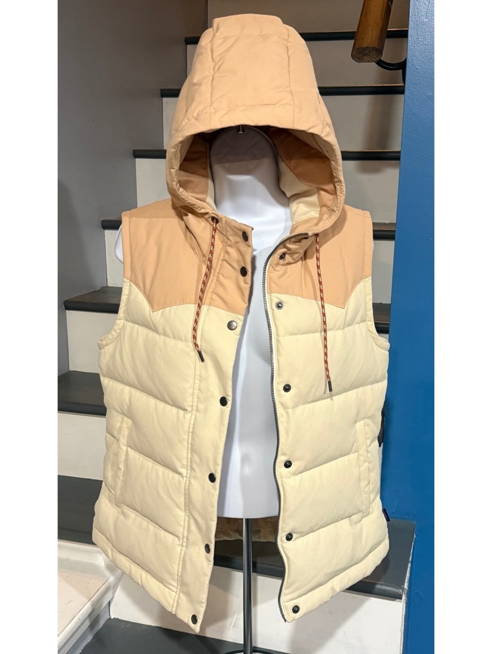 Patagonia Women’s Small Bivy Hooded Oyster White Full Zip and Button Jacket Vest